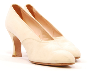 Brautschuhe mit Seide überzogen